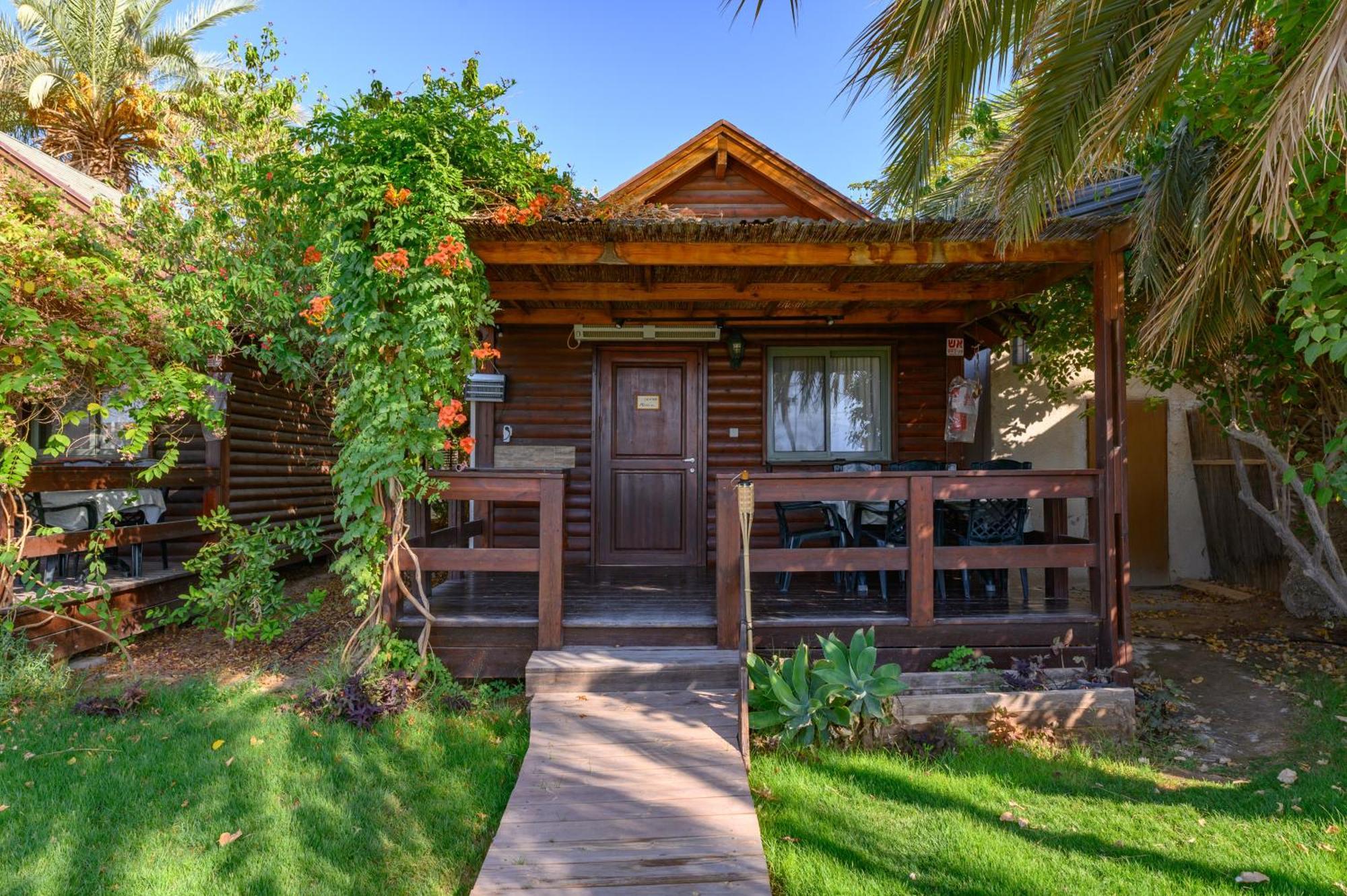 Belfer's Dead Sea Cabins * Neot HaKikar